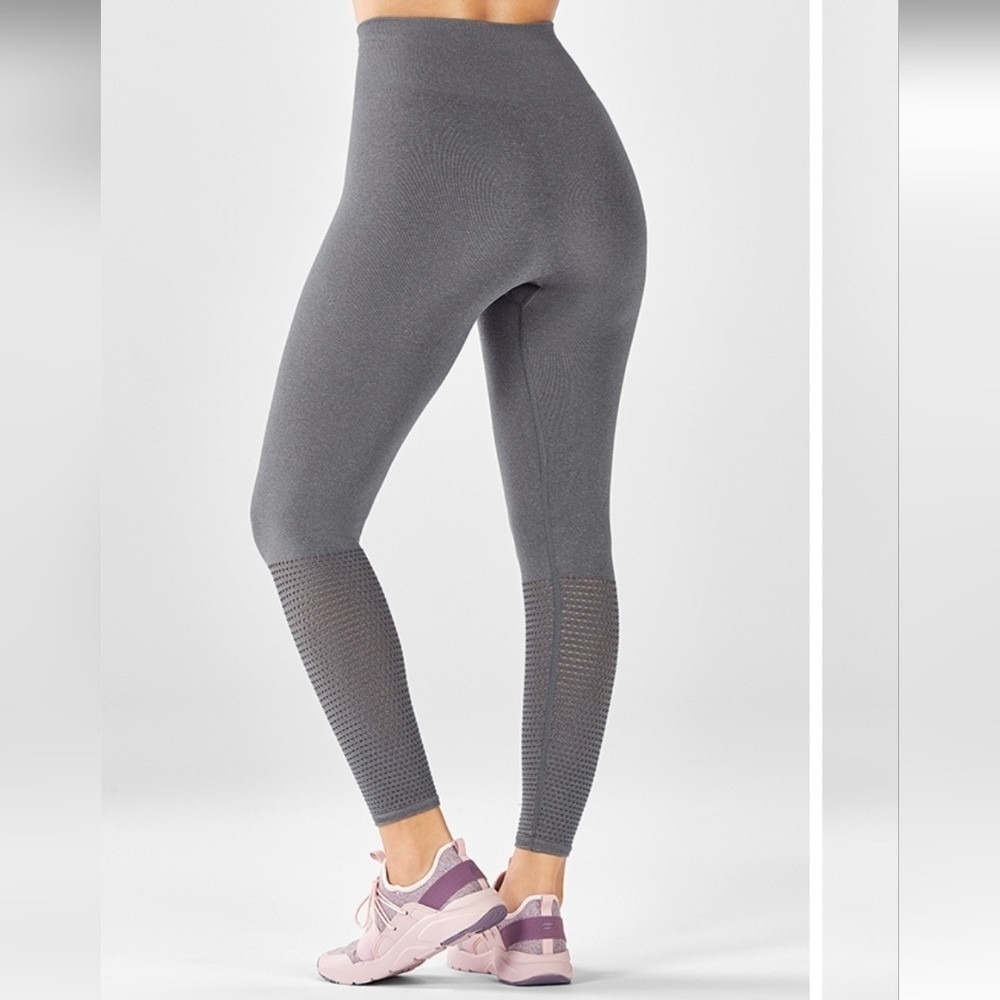 Fabletics Women's Medium Seamless High-Waisted Mesh 7/8 Grey Athleisure Workout